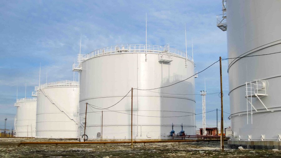 Storage tanks protected by coatings